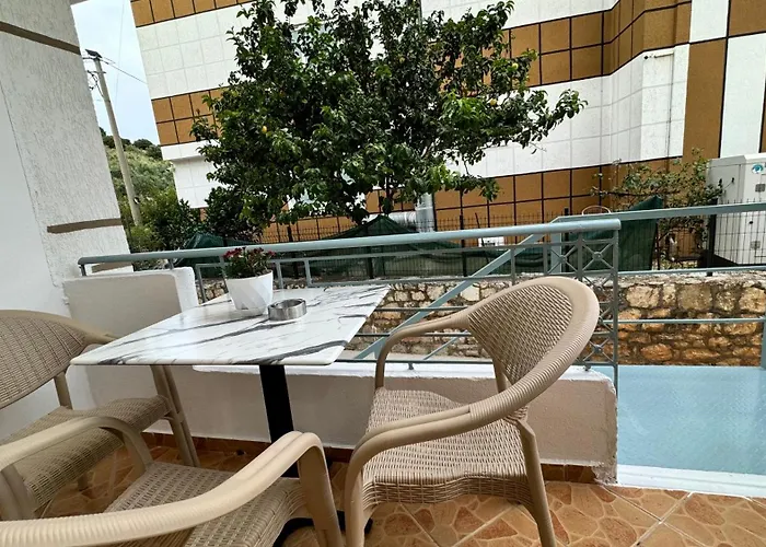 Lindos Comfy Sarandë